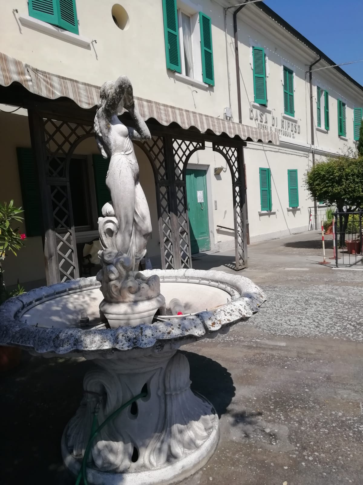Fontana all'ingresso